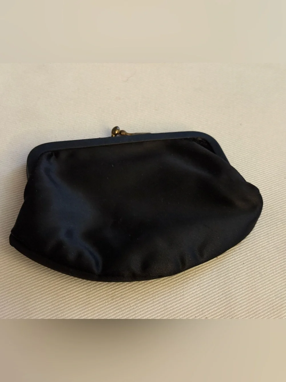 Vintage 1940s Black Silk Satin Kiss Lock Coin Purse Estate Find